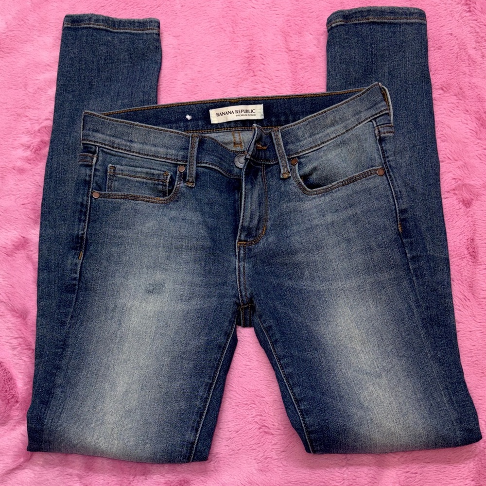 Banana Republic Women's Dark Blue Skinny Jeans w/ Stylish Fading and Distress